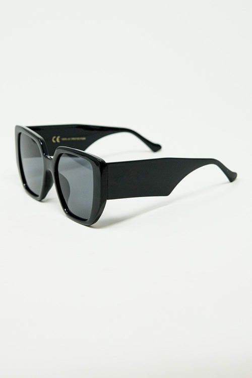 Black Pin-Up Style Sunglasses With Geometric Design and Cat Eyes